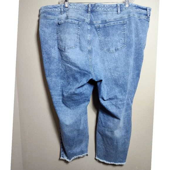 Torrid Crop Boyfriend Straight Vintage Stretch Mid-Rise Jean Size 30 - Picture 3 of 5